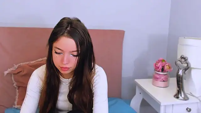 Snapshot of GraceLips chatting on 10/20/25, 05:35 GraceLips online show from 10/20/25, 05:35