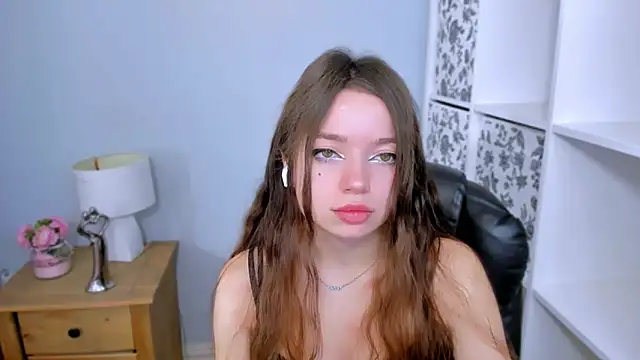 Snapshot of GraceLips chatting on 10/25/25, 05:37 GraceLips online show from 10/25/25, 05:37