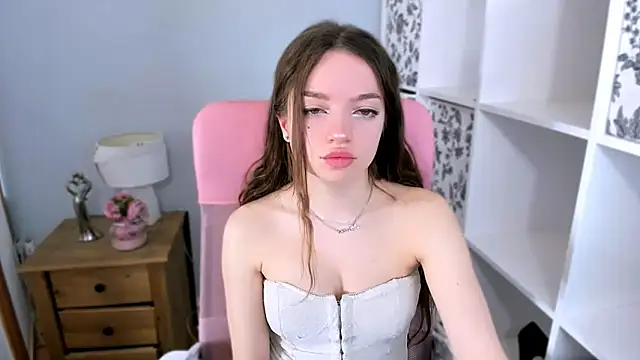 GraceLips online show from 03/26/26, 07:36