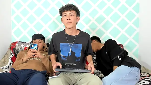 oliverhot2005 online show from 02/02/25, 07:25