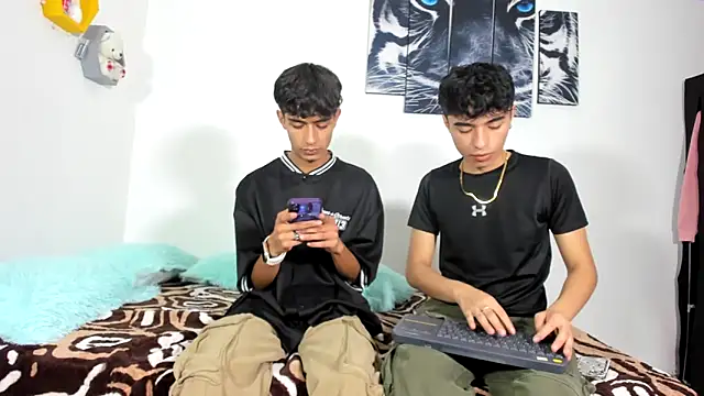 oliverhot2005 online show from 03/18/25, 04:04