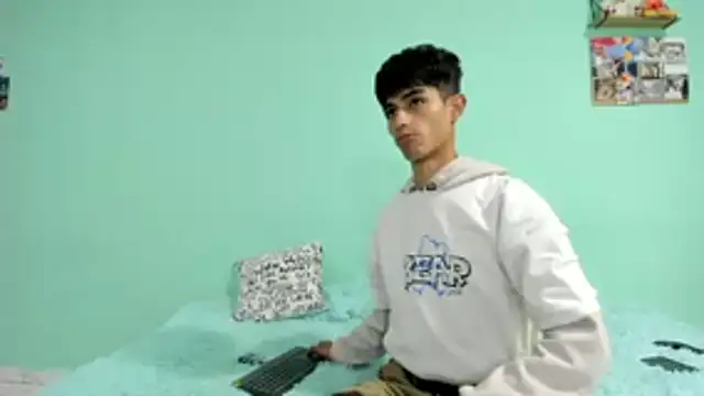 oliverhot2005 online show from 10/19/25, 08:31