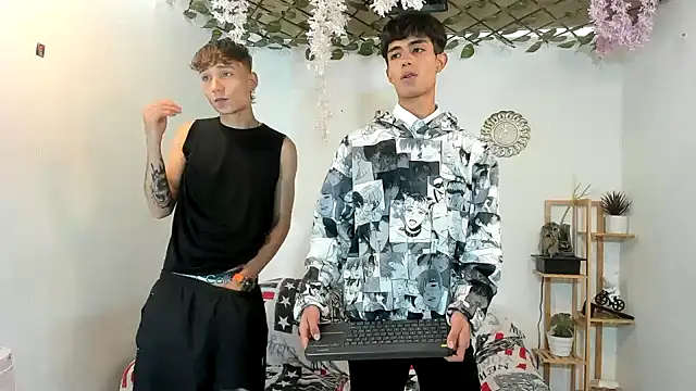 oliverhot2005 online show from 11/04/25, 07:57