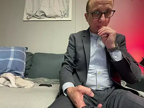 mouser21212 online show from 02/18/25, 07:10