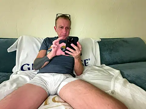 mouser21212 online show from 10/31/25, 01:50