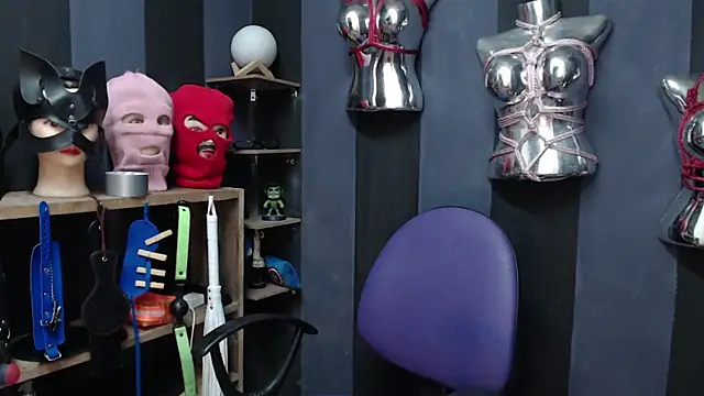 LucyStrike  online show from 12/06/24, 04:25