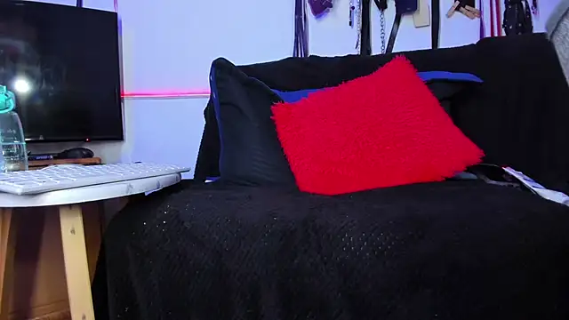 LucyStrike  online show from 02/11/26, 11:21