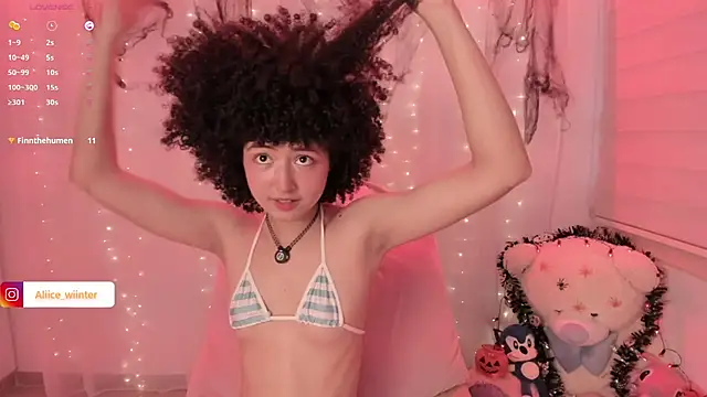 Snapshot of Alice_winter_ chatting on 10/23/25, 07:12 Alice winter online show from 10/23/25, 07:12