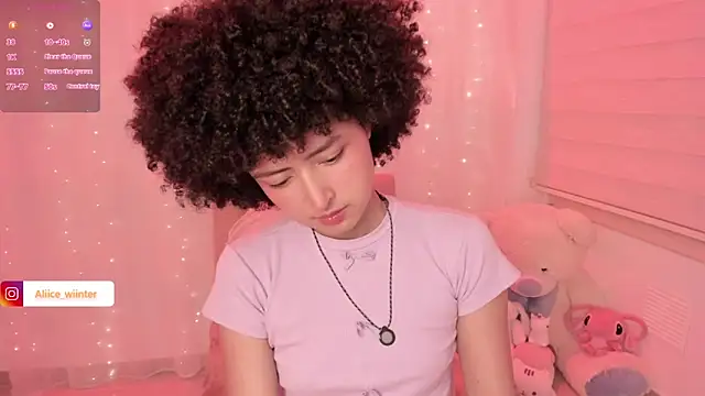 Snapshot of Alice_winter_ chatting on 11/17/25, 06:24 Alice winter online show from 11/17/25, 06:24