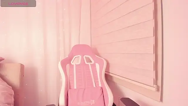 Alice winter  online show from 04/14/26, 06:03