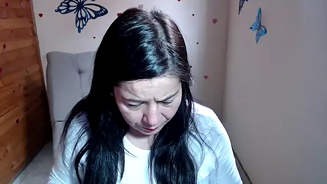 Snapshot of lilisa777 chatting on 11/13/25, 05:23 lilisa777 online show from 11/13/25, 05:23