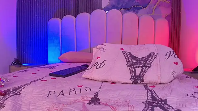 hot dione online show from 04/18/26, 08:09