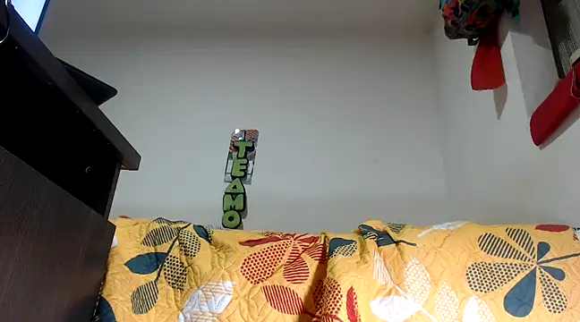 Snapshot of Suckmyself_ chatting on 02/13/25, 04:43 Suckmyself online show from 02/13/25, 04:43