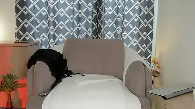 alyjonesoficiall online show from 04/18/26, 07:40