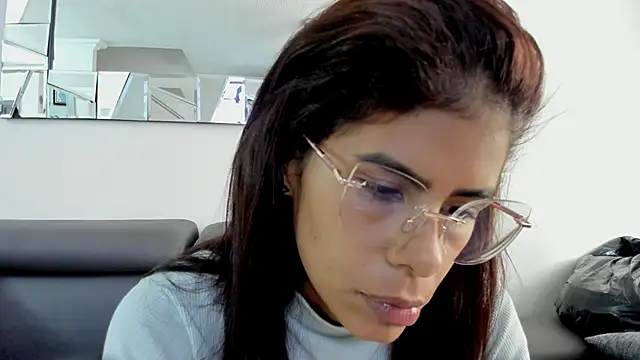 Snapshot of karlina_charlotte1 chatting on 02/18/25, 02:06 karlina charlotte1 online show from 02/18/25, 02:06