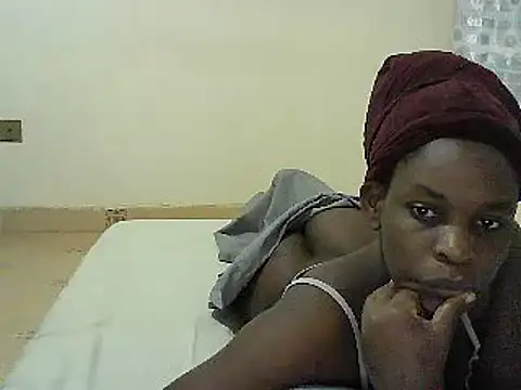 Snapshot of princess-cutie12 chatting on 03/21/25, 04:17 princess-cutie12 online show from 03/21/25, 04:17