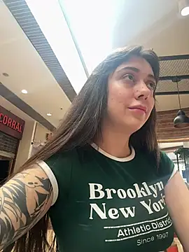 Snapshot of emiliasommer chatting on 03/11/25, 04:07 emiliasommer online show from 03/11/25, 04:07