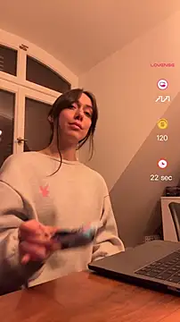 Snapshot of emiliasommer chatting on 10/01/25, 06:58 emiliasommer online show from 10/01/25, 06:58