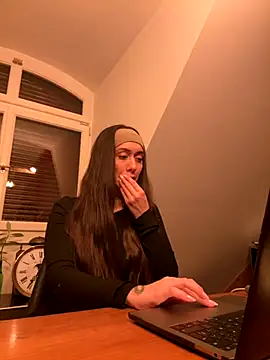 Snapshot of emiliasommer chatting on 10/04/25, 08:07 emiliasommer online show from 10/04/25, 08:07