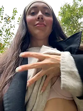 Snapshot of emiliasommer chatting on 10/17/25, 12:52 emiliasommer online show from 10/17/25, 12:52