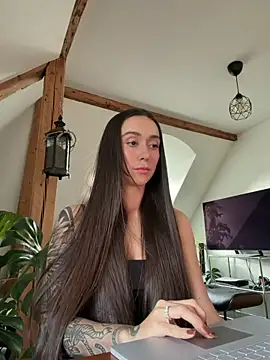 Snapshot of emiliasommer chatting on 06/12/26, 05:01 emiliasommer online show from 06/12/26, 05:01