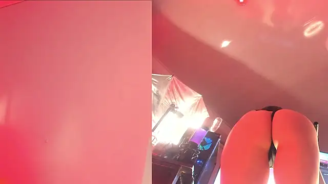 Snapshot of Hannah_Borbon chatting on 02/16/25, 05:37 Hannah Borbon online show from 02/16/25, 05:37