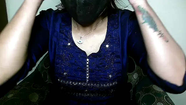 Snapshot of Princess_noorjahan chatting on 02/11/25, 05:05 Princess noorjahan online show from 02/11/25, 05:05