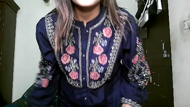 Snapshot of Princess_noorjahan chatting on 02/27/25, 09:47 Princess noorjahan online show from 02/27/25, 09:47