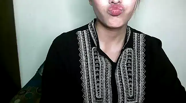 Snapshot of Princess_noorjahan chatting on 03/12/25, 06:00 Princess noorjahan online show from 03/12/25, 06:00