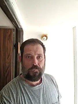 Snapshot of zefside42 chatting on 11/02/25, 12:18 zefside42 online show from 11/02/25, 12:18