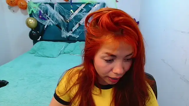 Snapshot of Aylinn_diaz chatting on 10/28/25, 01:14 Aylinn diaz online show from 10/28/25, 01:14