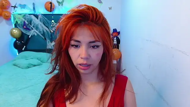 Snapshot of Aylinn_diaz chatting on 10/29/25, 01:46 Aylinn diaz online show from 10/29/25, 01:46