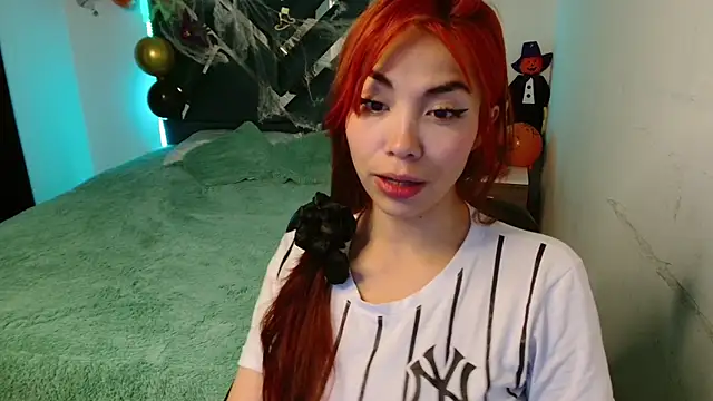 Snapshot of Aylinn_diaz chatting on 10/30/25, 01:45 Aylinn diaz online show from 10/30/25, 01:45