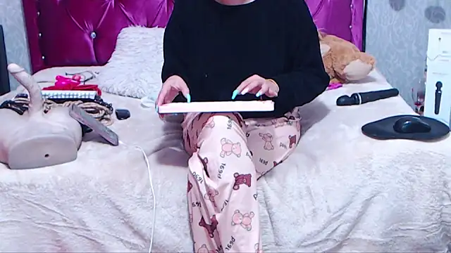 AyshaScott online show from 04/11/26, 02:32