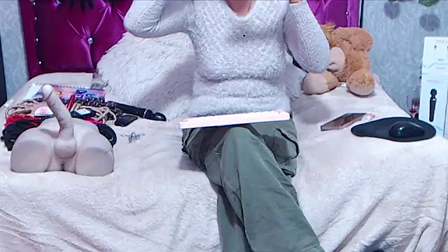 AyshaScott online show from 04/18/26, 02:54