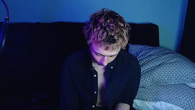 Snapshot of axxxturel chatting on 12/13/24, 03:54 axxxturel online show from 12/13/24, 03:54