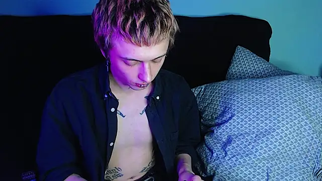 Snapshot of axxxturel chatting on 12/25/24, 10:27 axxxturel online show from 12/25/24, 10:27