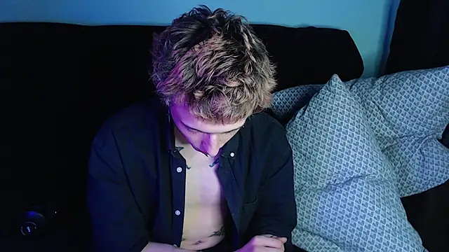 Snapshot of axxxturel chatting on 12/27/24, 10:16 axxxturel online show from 12/27/24, 10:16