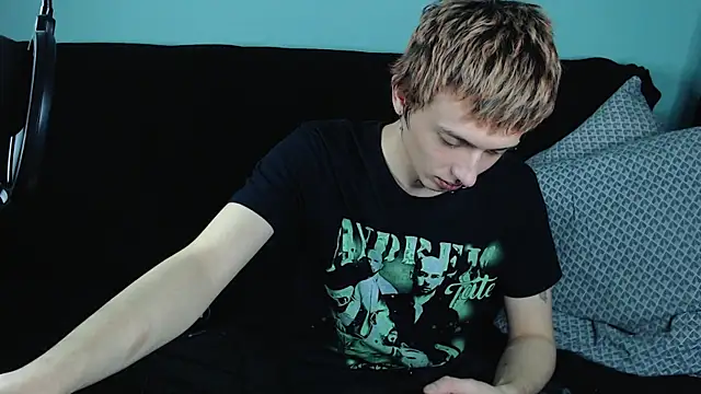 Snapshot of axxxturel chatting on 01/05/25, 06:35 axxxturel online show from 01/05/25, 06:35