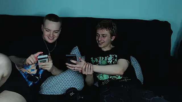 Snapshot of axxxturel chatting on 01/06/25, 03:42 axxxturel online show from 01/06/25, 03:42