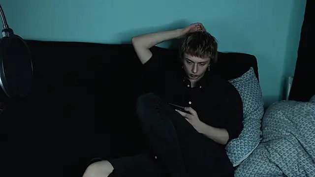 Snapshot of axxxturel chatting on 01/25/25, 09:04 axxxturel online show from 01/25/25, 09:04