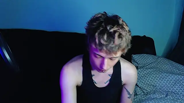 Snapshot of axxxturel chatting on 02/14/25, 11:31 axxxturel online show from 02/14/25, 11:31