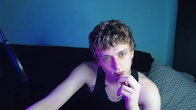 Snapshot of axxxturel chatting on 02/17/25, 09:41 axxxturel online show from 02/17/25, 09:41