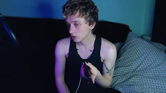 Snapshot of axxxturel chatting on 02/18/25, 12:48 axxxturel online show from 02/18/25, 12:48