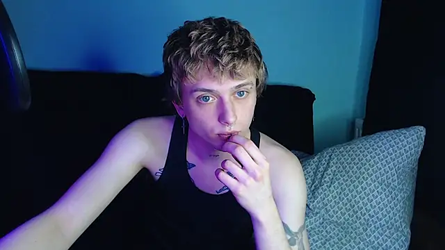 Snapshot of axxxturel chatting on 02/22/25, 03:01 axxxturel online show from 02/22/25, 03:01