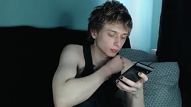 Snapshot of axxxturel chatting on 02/26/25, 01:52 axxxturel online show from 02/26/25, 01:52