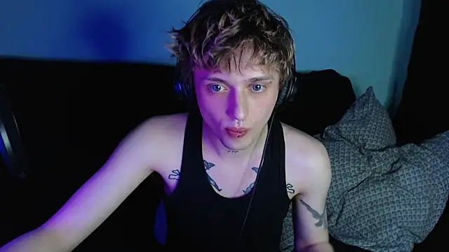 Snapshot of axxxturel chatting on 03/16/25, 02:32 axxxturel online show from 03/16/25, 02:32