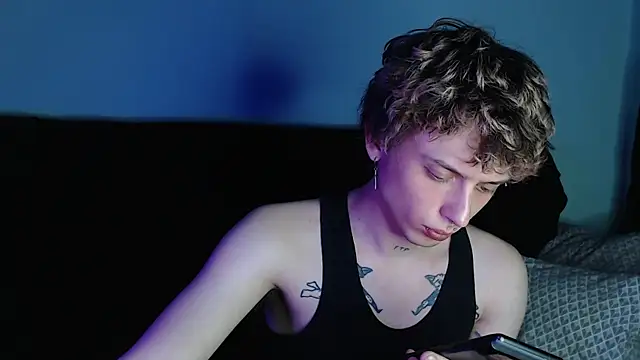 Snapshot of axxxturel chatting on 03/17/25, 11:32 axxxturel online show from 03/17/25, 11:32