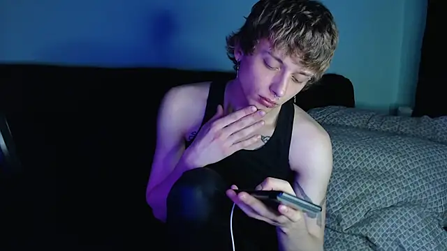 Snapshot of axxxturel chatting on 03/18/25, 06:37 axxxturel online show from 03/18/25, 06:37