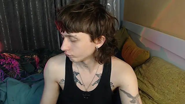 Snapshot of axxxturel chatting on 11/15/25, 08:49 axxxturel online show from 11/15/25, 08:49